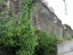 rester af den gamle bymur fra middelalderen