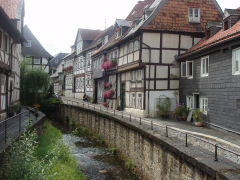 langs med et lille vandløb i Goslar