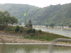statue af Sirenen, som fik skibe til at gå på grund ved Loreley